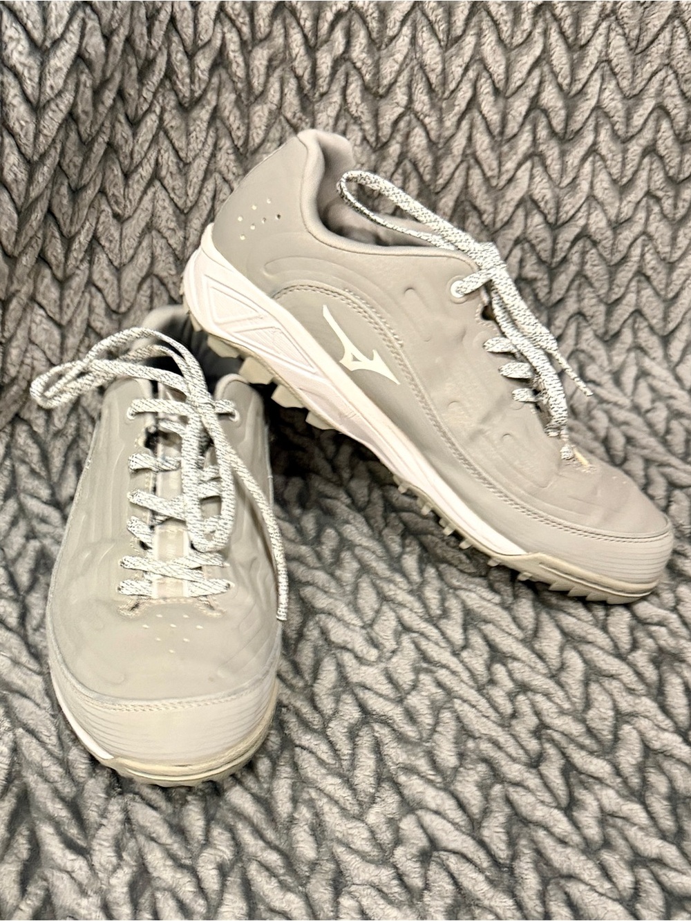 Mizuno Light Gray Cleats with White Logo